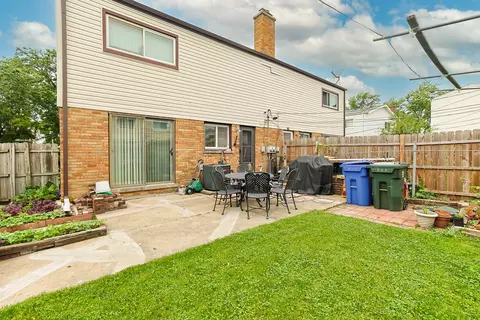 Exterior - 9349 Maple Ln, Des Plaines, IL 60016 photo 6 of 6