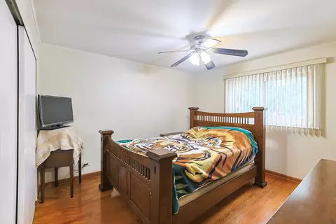 Bedroom - 9349 Maple Ln, Des Plaines, IL 60016 photo 5 of 5