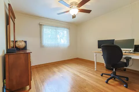 Bedroom - 9349 Maple Ln, Des Plaines, IL 60016 photo 1 of 5