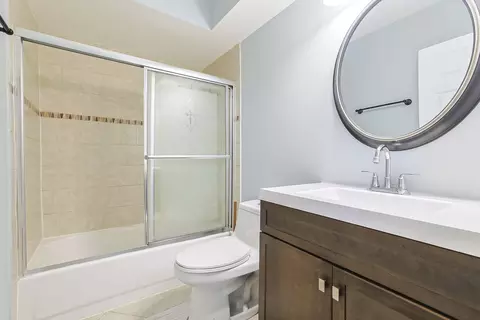 Bath - 9349 Maple Ln, Des Plaines, IL 60016 photo 2 of 3