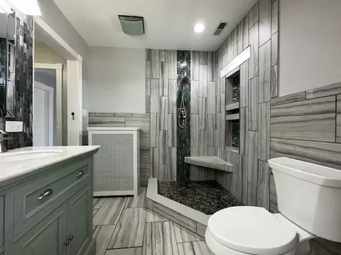 Bath - 314 N Chestnut St, Addison, IL 60101 photo 4 of 4
