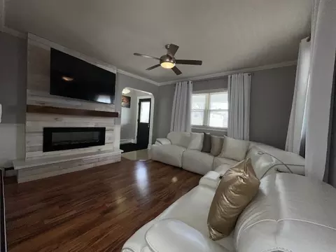 Living - 314 N Chestnut St, Addison, IL 60101 photo 2 of 2