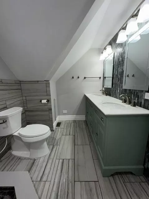 Bath - 314 N Chestnut St, Addison, IL 60101 photo 3 of 4