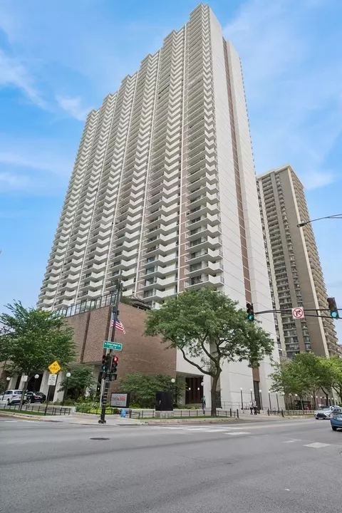 6033 N Sheridan Rd #29B, Chicago, IL 60660