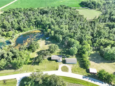 2289 E 3220 North Rd, Saint Anne, IL 60964