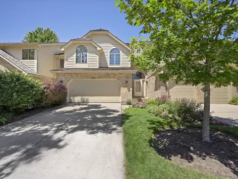 8514 Thistlewood Ct, Darien, IL 60561