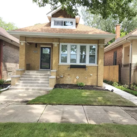 8121 S Marquette Ave, Chicago, IL 60617