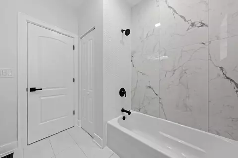 Bath - 1523 E 72nd St, Chicago, IL 60619 photo 5 of 6