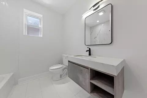 Bath - 1523 E 72nd St, Chicago, IL 60619 photo 4 of 6