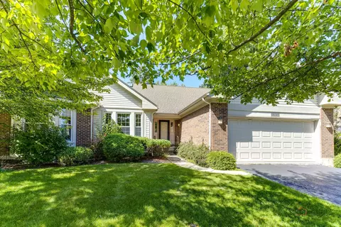 17636 W Westwind Dr, Gurnee, IL 60031
