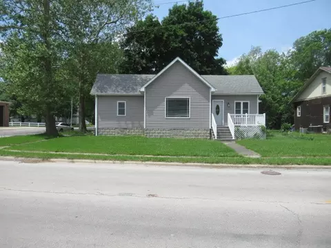 313 S 2nd St, Cissna Park, IL 60924