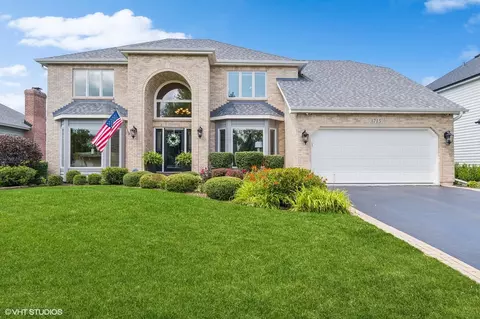 3715 Caine Dr, Naperville, IL 60564