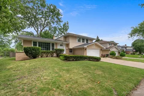 1927 N Eastwood Dr, Arlington Heights, IL 60004
