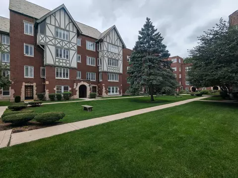 2478 W Estes Ave #3, Chicago, IL 60645