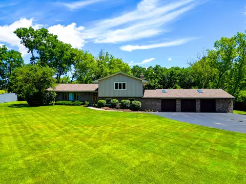 28001 W Lakeview Dr, Lake Barrington, IL 60084