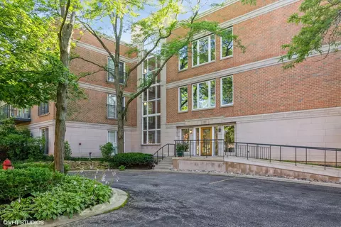 119 E Laurel Ave #107, Lake Forest, IL 60045