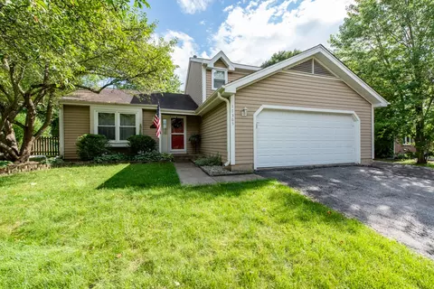 17365 W Woodland Dr, Grayslake, IL 60030