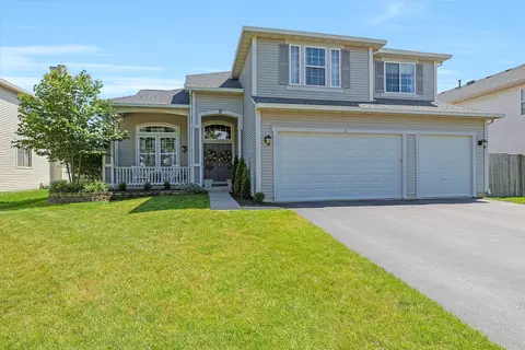 4 Wright Ct, Lake In The Hills, IL 60156