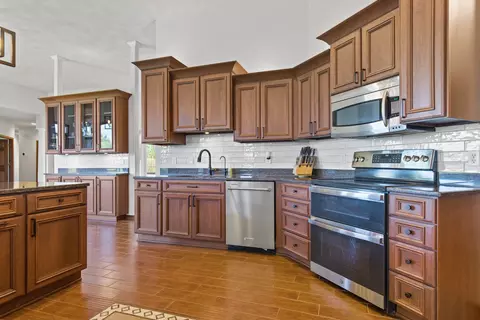 Kitchen - 8703 Overlook Dr, Roscoe, IL 61073 photo 3 of 7