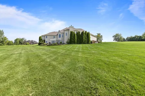 Exterior - 8703 Overlook Dr, Roscoe, IL 61073 photo 13 of 15