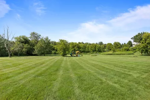Exterior - 8703 Overlook Dr, Roscoe, IL 61073 photo 7 of 15