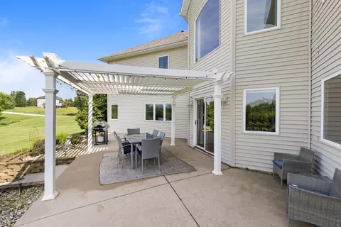 Exterior - 8703 Overlook Dr, Roscoe, IL 61073 photo 3 of 15