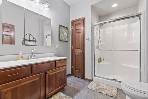 Bath - 8703 Overlook Dr, Roscoe, IL 61073 photo 5 of 6