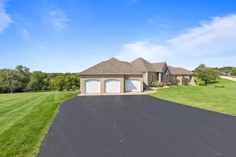 Exterior - 8703 Overlook Dr, Roscoe, IL 61073 photo 10 of 15