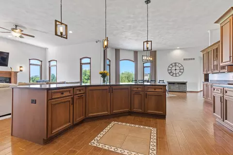 Kitchen - 8703 Overlook Dr, Roscoe, IL 61073 photo 4 of 7