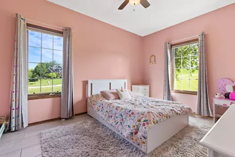 Bedroom - 8703 Overlook Dr, Roscoe, IL 61073 photo 3 of 6