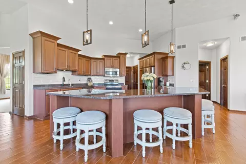 Kitchen - 8703 Overlook Dr, Roscoe, IL 61073 photo 5 of 7
