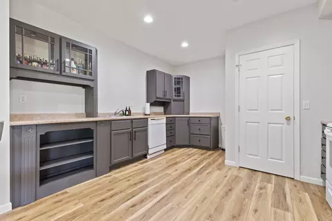 Kitchen - 8703 Overlook Dr, Roscoe, IL 61073 photo 6 of 7
