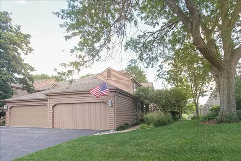 97 Waterview Ct, Lake Barrington, IL 60010