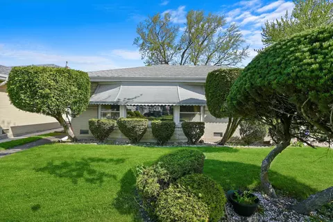 7802 W Park Ave, Niles, IL 60714