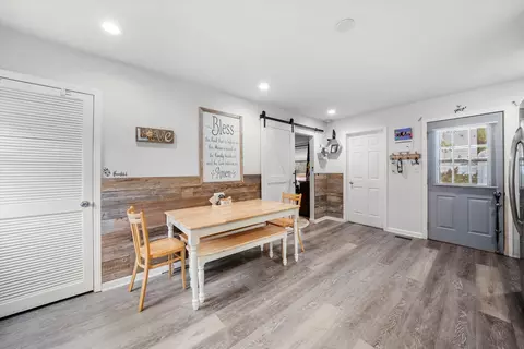 Entry Way - 409 2nd Ave, Marengo, IL 60152 photo 1 of 4