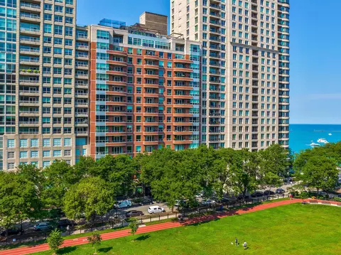 270 E Pearson St #303, Chicago, IL 60611