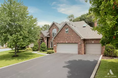 10715 Christopher Dr, Lemont, IL 60439