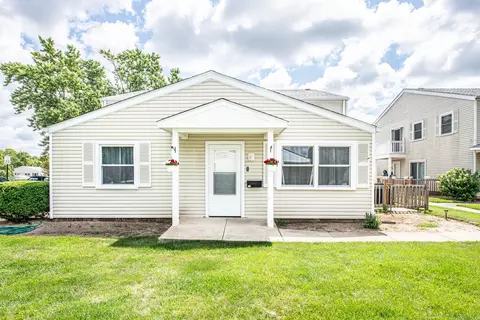180 Betty Ct #A, Bartlett, IL 60103