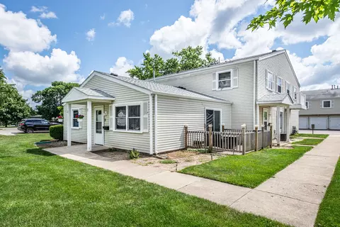180 Betty Ct #A, Bartlett, IL 60103 photo 2