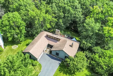 605 Oakview Dr, Algonquin, IL 60102 photo 2