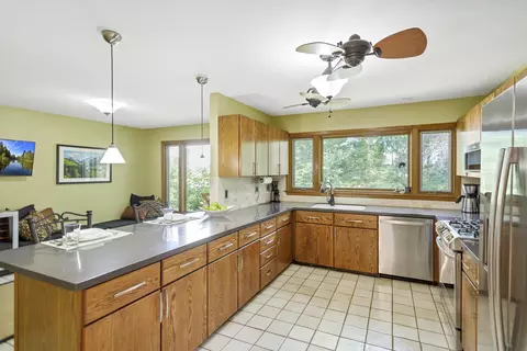 605 Oakview Dr, Algonquin, IL 60102 photo 12