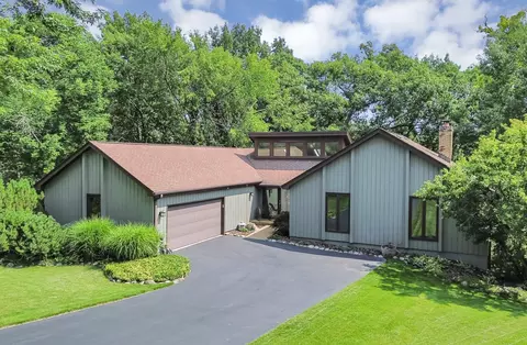 605 Oakview Dr, Algonquin, IL 60102 photo 3