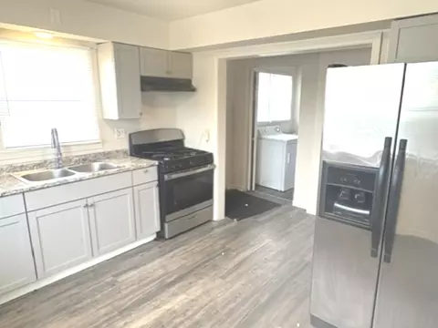 Kitchen - 715 E 155th Ct, Phoenix, IL 60426 photo 3 of 4