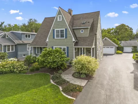 816 S Wheaton Ave, Wheaton, IL 60189
