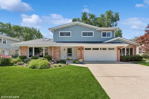 1215 W Thomas St, Arlington Heights, IL 60004