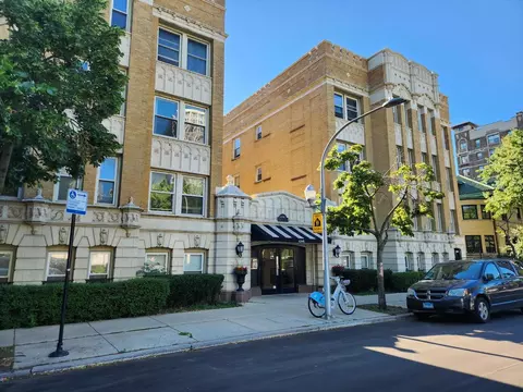 4240 N Clarendon Ave #207N, Chicago, IL 60613