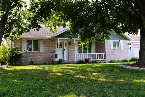 505 S School St, Minier, IL 61759