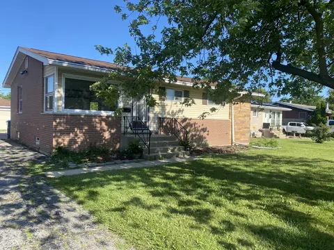 16 S Joyce Ln, Addison, IL 60101