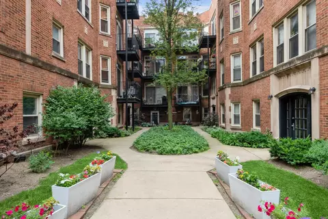 1657 W Pratt Blvd #2A, Chicago, IL 60626