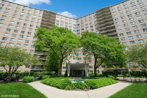 7033 N Kedzie Ave #706, Chicago, IL 60645